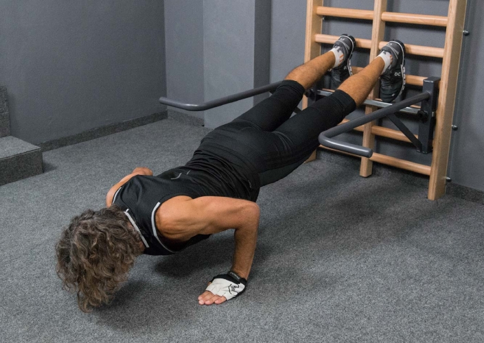 liegestuetz_beine-erhoeht-2