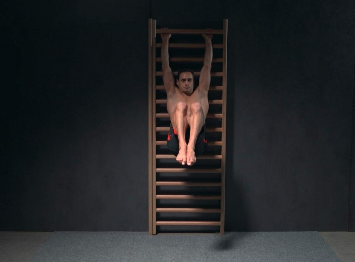 beinheben_haengend_sprossenwand_angewinkelt-gerade_marco