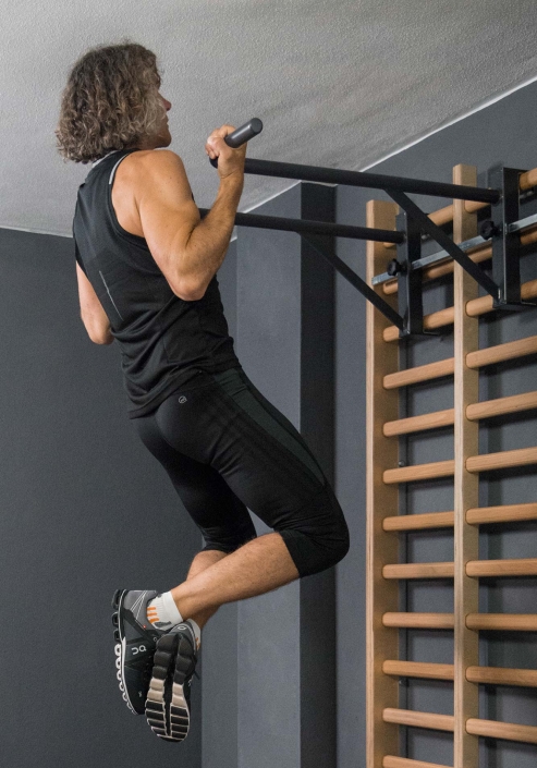 klimmzug_basis_fuer-einarmiges-absenken