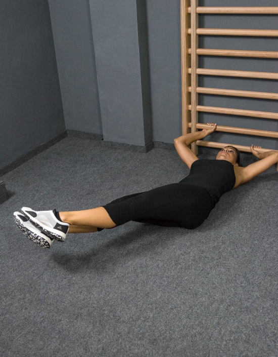 schraeges-beinheben_rueckenlage_rechts_caro