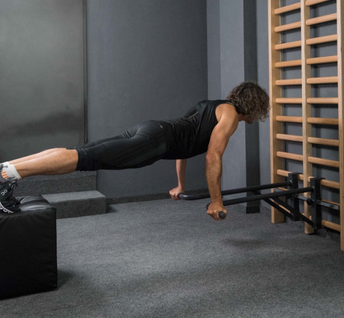 liegestuetz-eine-ebene-untergriff-1