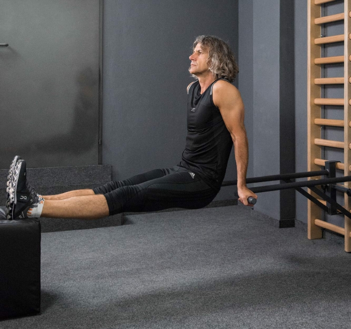 taurus-dips_beine-erhoeht-2_srgb