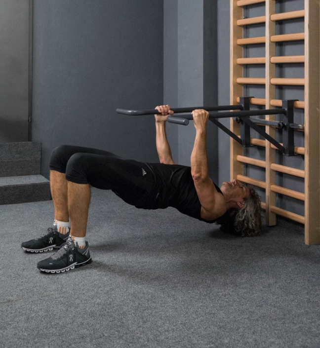 umgekehrter-liegestuetz-beine-abgewinkelt-hammergriff-1