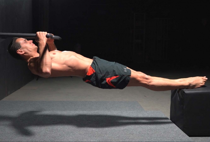 umgekehrter-liegestuetz_beine-erhoeht-1