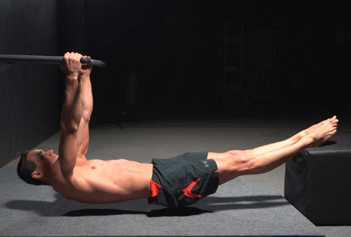 umgekehrter-liegestuetz_beine-erhoeht-2