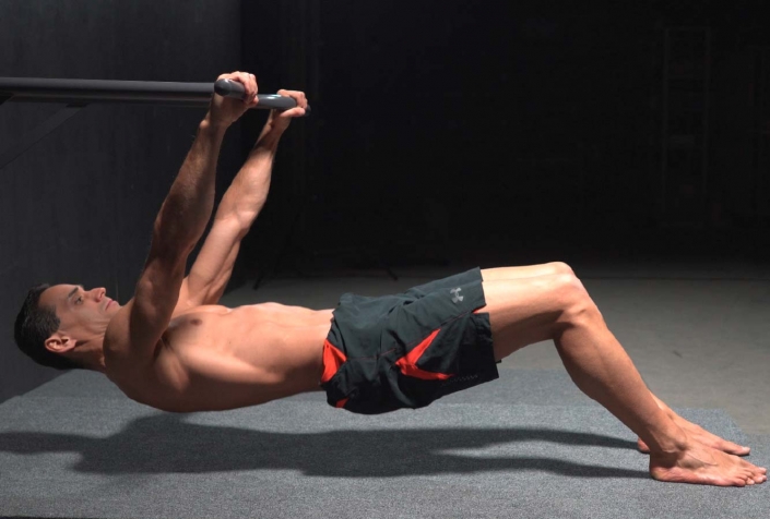 ungekehrter-liegestuetz_beine-abgewinkelt-2